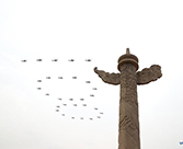 Aviones militares sobrevuelan Plaza de Tian'anmen para conmemorar centenario del PCCh